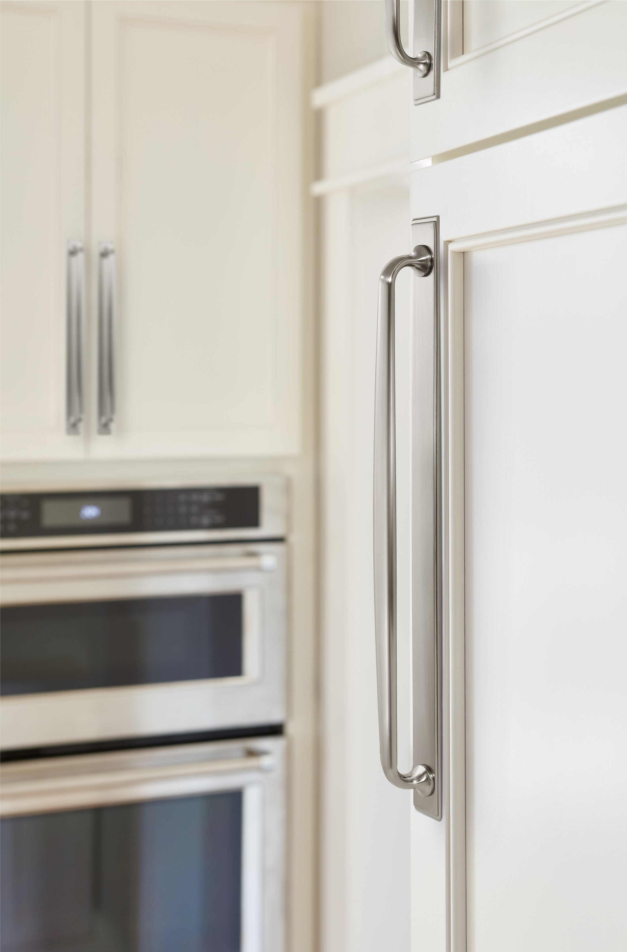 Amerock Maymont Backplate Satin Nickel 12-5/8" Center to Center